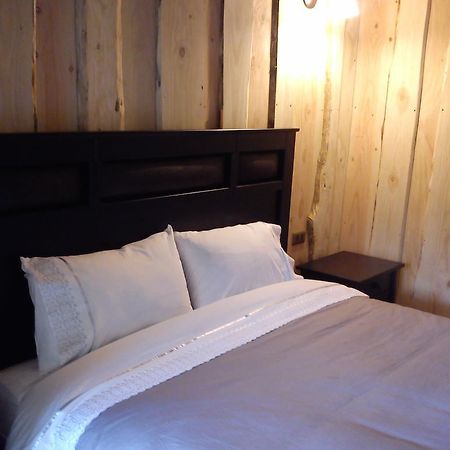 Hostal Los Alamos Neltume Zimmer foto